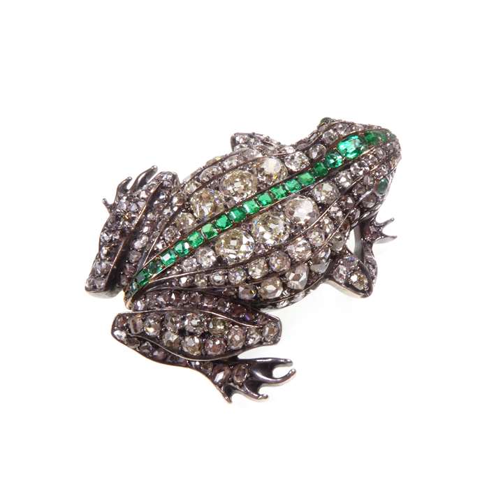 Diamond and emerald frog brooch, the almost lifesize form naturalistically modelled